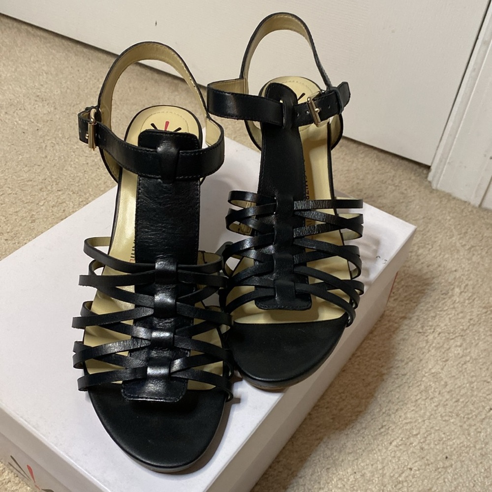 Isaac Mizrahi Wedged Leather Sandals - Picture 3 of 8